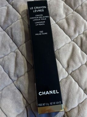 CHANEL Le Crayon Lèvres Longwear Lip Pencil 192 Prune Noire - Deep Plum